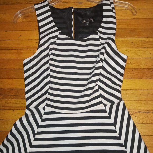 EXPRESS PIN STRIP DRESS - Picture 3 of 6